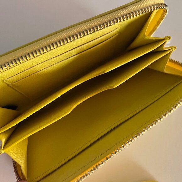 Furla Babylon zip around leather wallet/wristlet. Brand new with tags in box - Picture 3 of 5